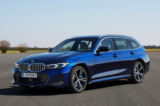 BMW 3 Series Touring 318i 8AT RWD (156 HP)